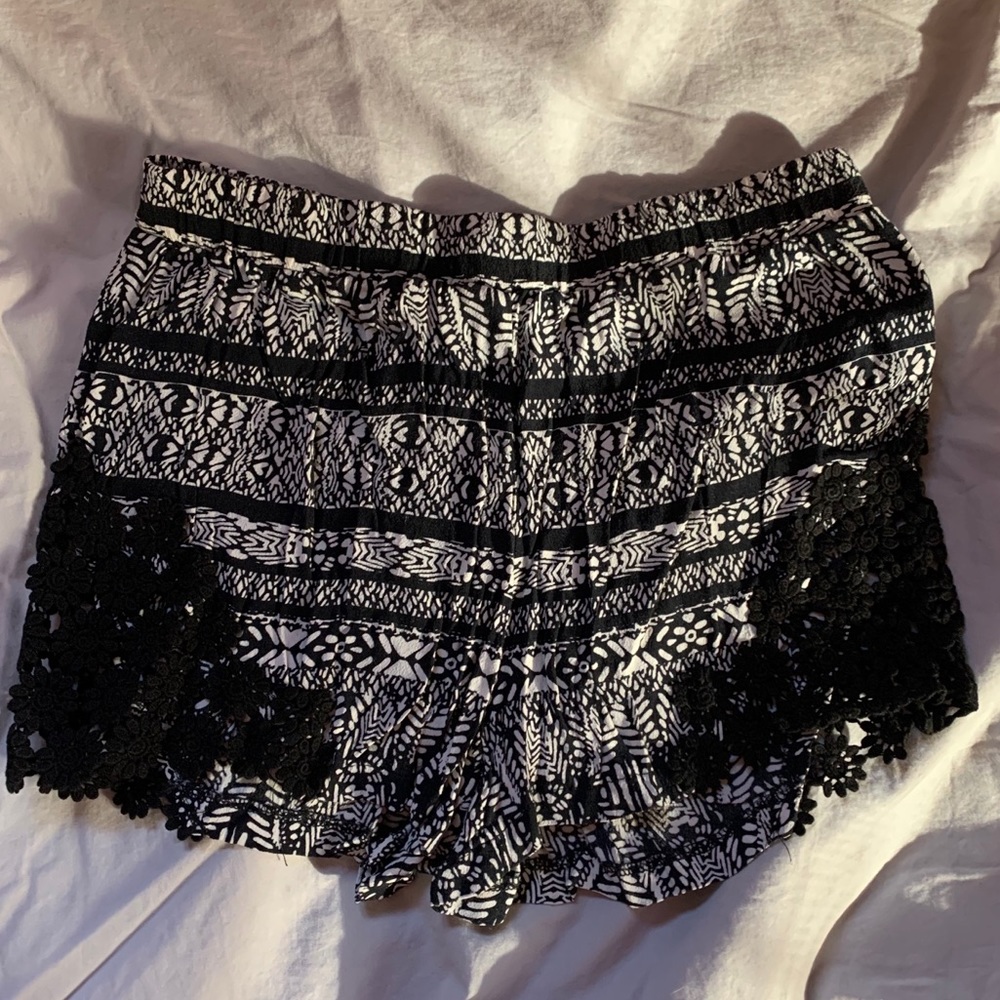 Forever 21 black and white shorts size XS